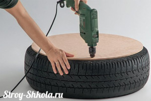 Просверливаем отверстия в фанере и в шине