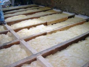Процесс укладки утепляющих матов