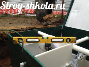 Септик должен принять строго горизонтальное положение