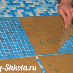 Укладка мозаичной плитки на сетке